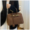 Sac à bandoulière Kelly en daim avec quincaillerie dorée